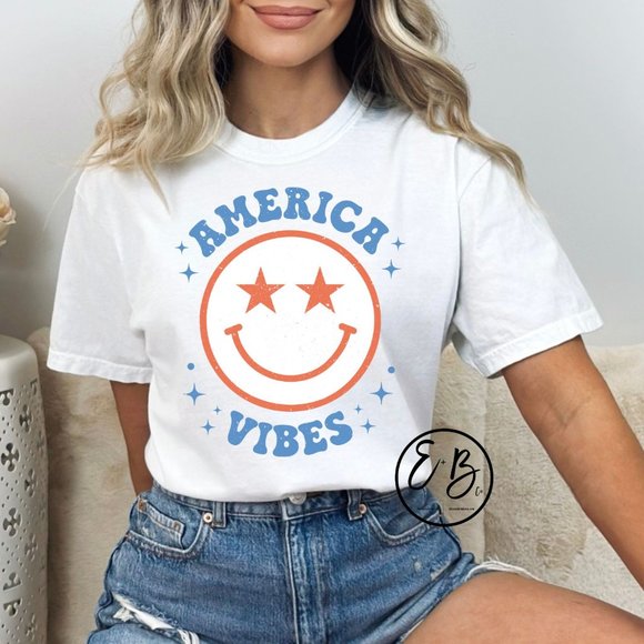 NEW Trendy Happy Patriotic America Vibes USA American July 4th Crewneck T-shirt - Picture 2 of 3
